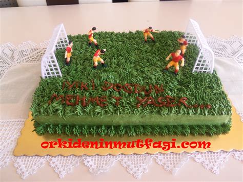 futbol sahalı pasta